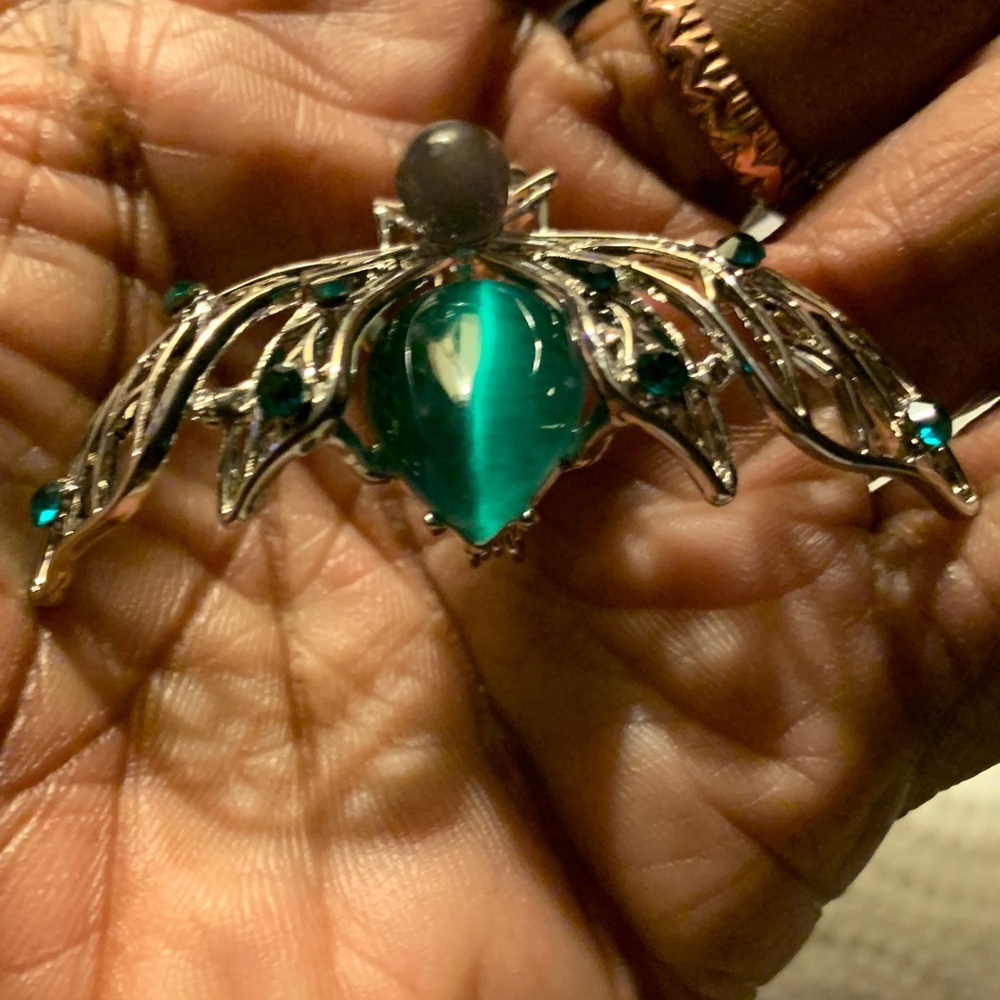 Elegant Silver and Green Fly Brooch